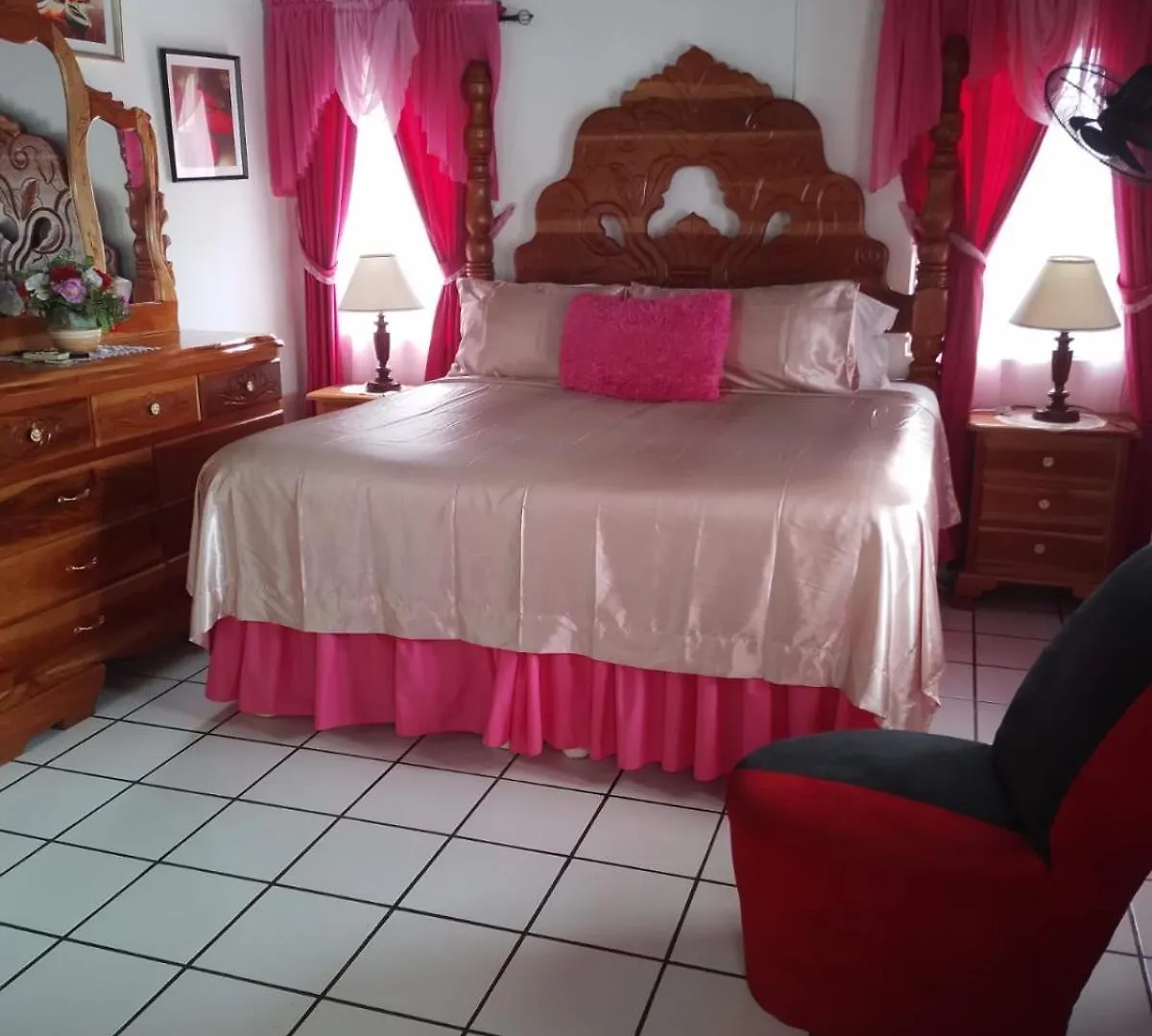 מונטגו ביי Pink Hibiscus Bed And Breakfast 0*, מונטגו ביי ג'מייקה