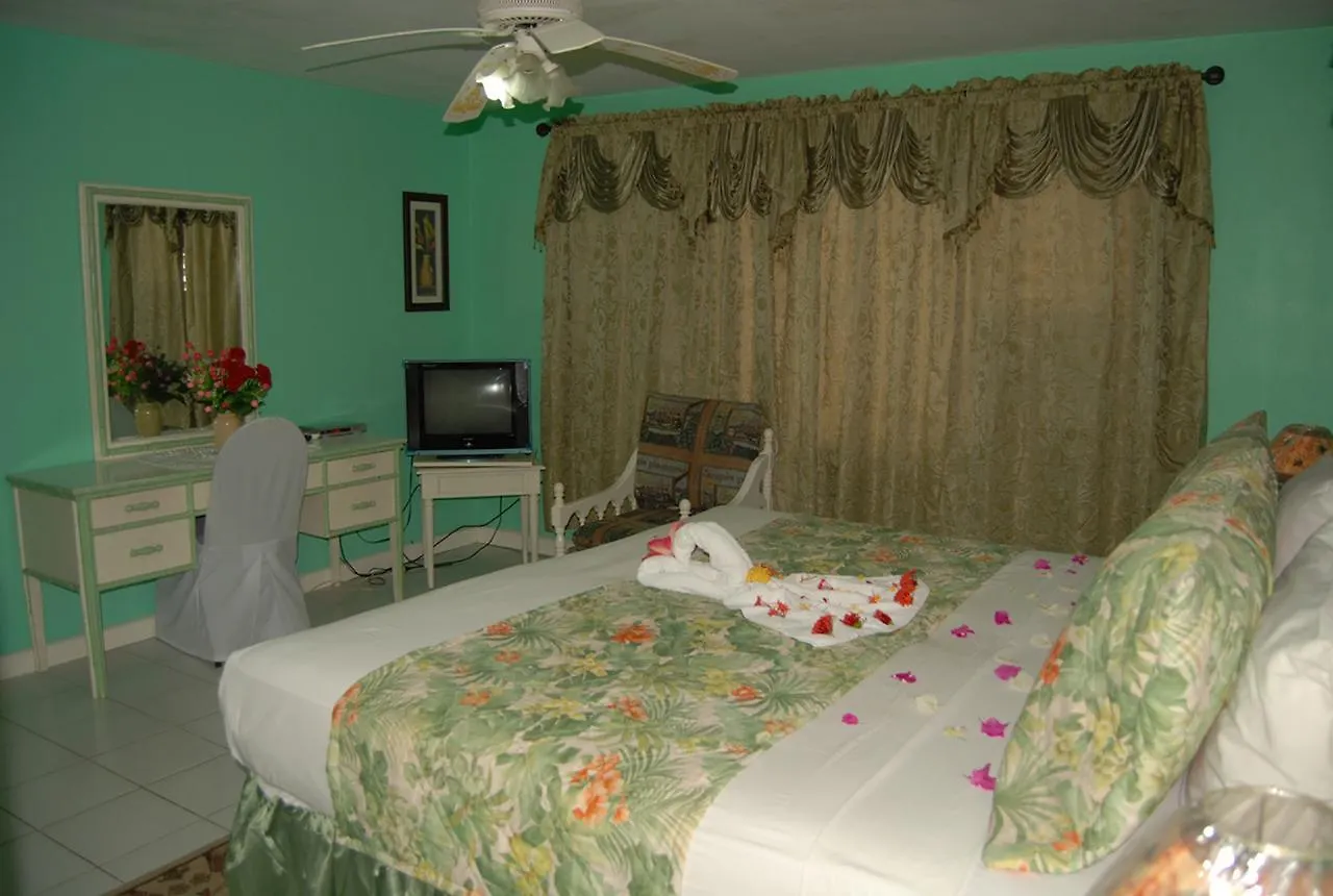 וילה מונטגו ביי Pink Hibiscus Bed And Breakfast